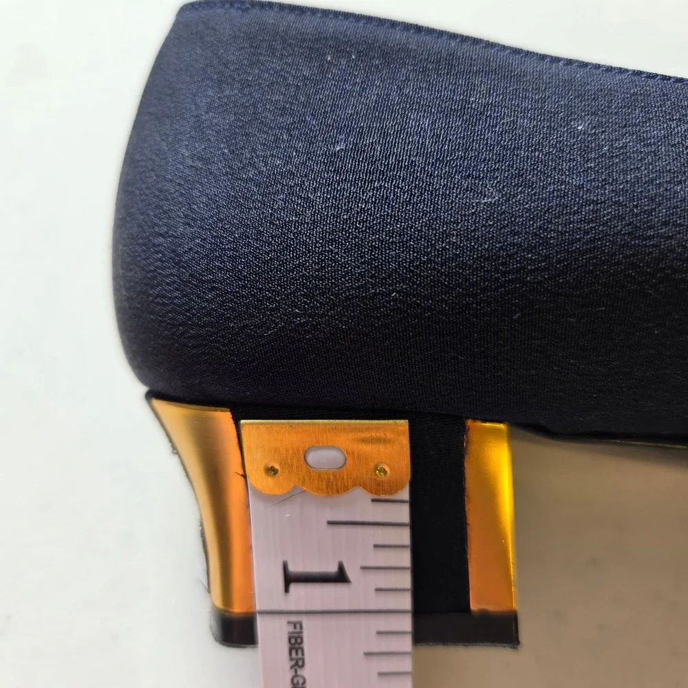 Vintage Bruno Magli Navy Pumps 8 AA Made in Italy Bologna Gold Heel Leather Sole